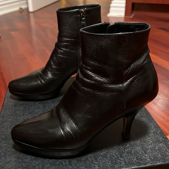 Boots 🥾 - Picture 3 of 7